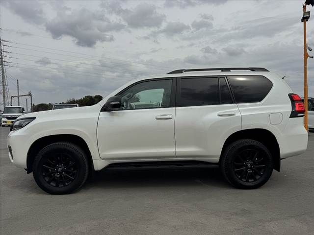 TOYOTA LANDCRUISER PRADO 2023 Image 31