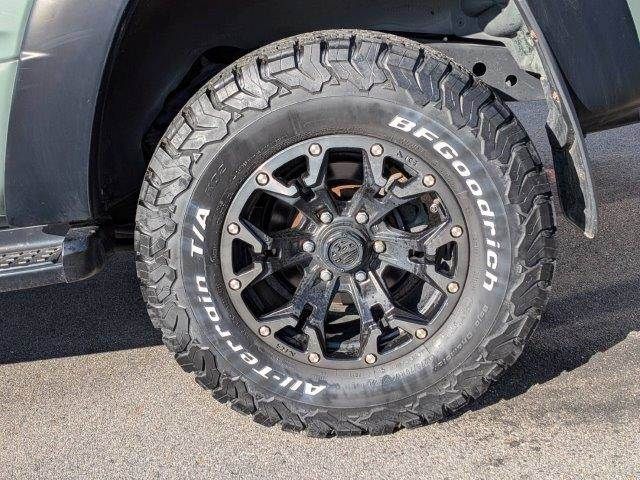 TOYOTA HILUXSURF WAGON 4WD 2002 Image 31