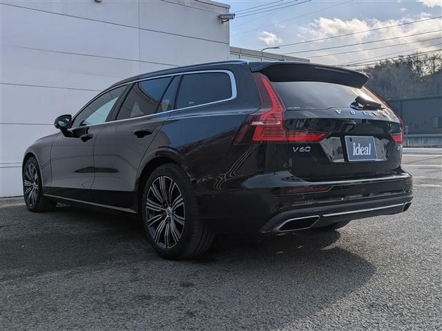 VOLVO V60 2019 Image 31