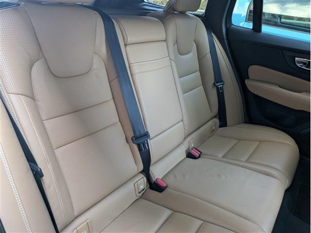 VOLVO V60 2019 Image 31
