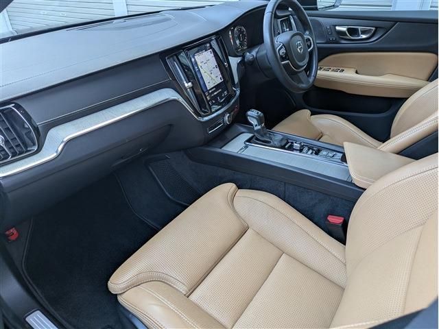 VOLVO V60 2019 Image 31
