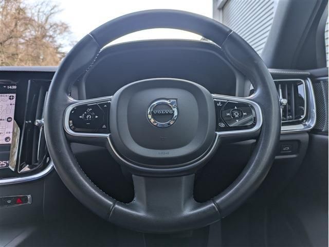 VOLVO V60 2019 Image 31