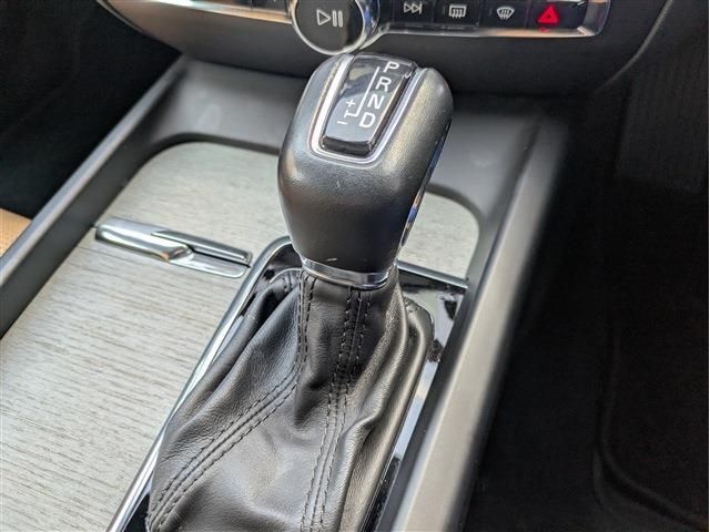 VOLVO V60 2019 Image 31