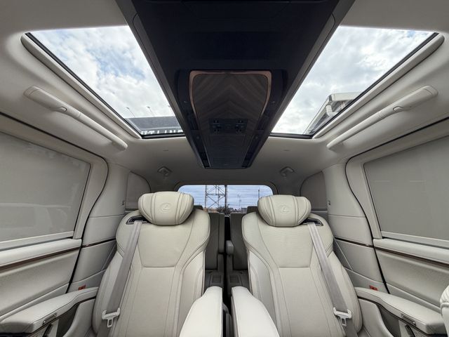 TOYOTA LEXUS LM500H 2024 Image 31