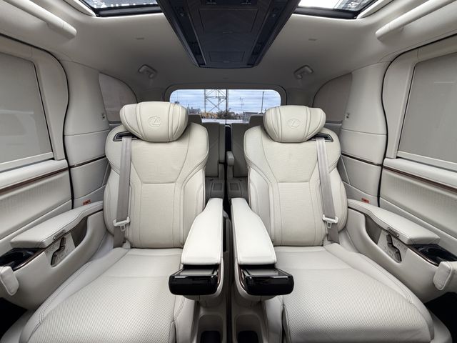 TOYOTA LEXUS LM500H 2024 Image 31