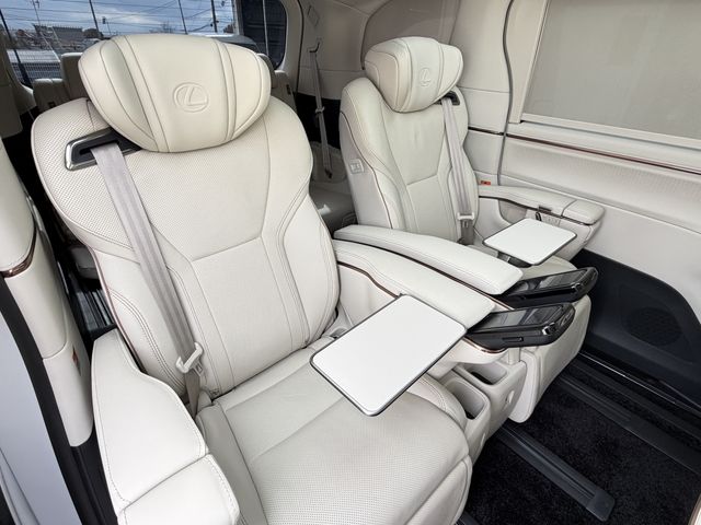 TOYOTA LEXUS LM500H 2024 Image 31