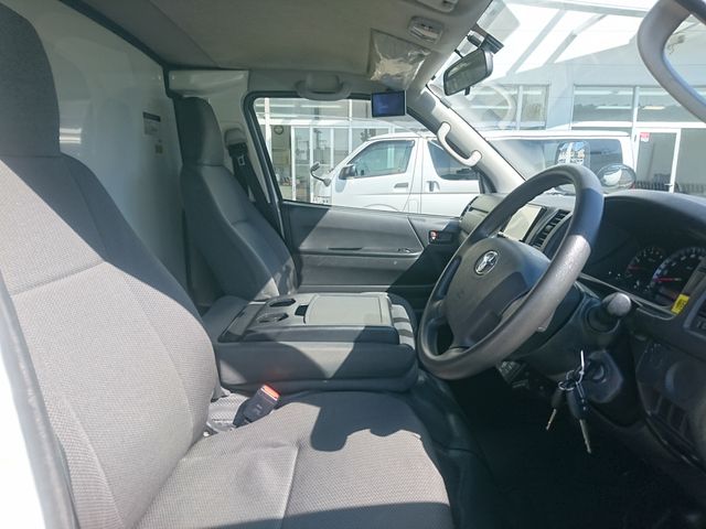 TOYOTA HIACE VAN 2WD 2020 Image 31