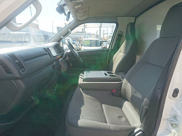 TOYOTA HIACE VAN 2WD 2020 Image 31