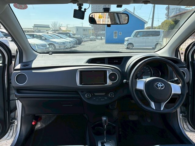 TOYOTA VITZ 2012 Image 31