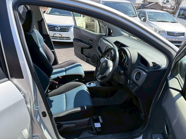 TOYOTA VITZ 2012 Image 31