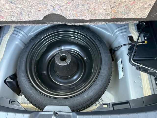 TOYOTA VITZ 2012 Image 31