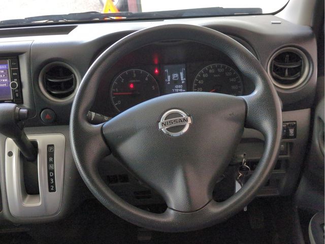NISSAN NV350 CARAVAN 2020 Image 31