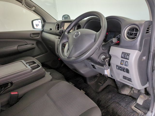 NISSAN NV350 CARAVAN 2020 Image 31