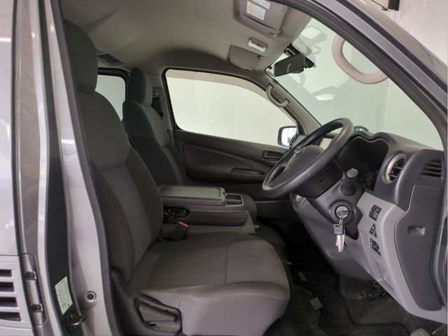 NISSAN NV350 CARAVAN 2020 Image 31