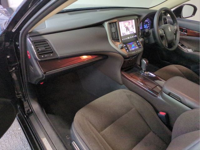TOYOTA CROWN SEDAN 2013 Image 31