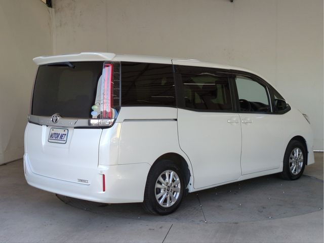 TOYOTA NOAH 2017 Image 31