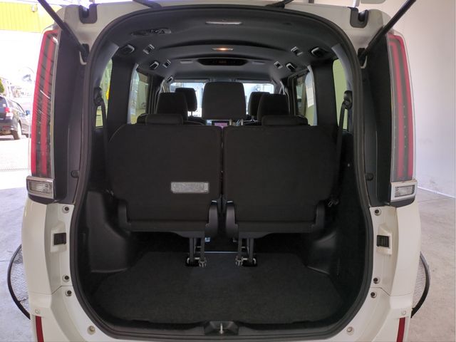 TOYOTA NOAH 2017 Image 31