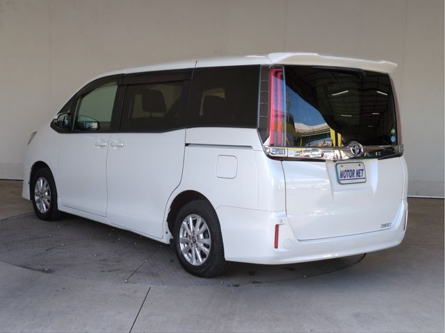 TOYOTA NOAH 2017 Image 31