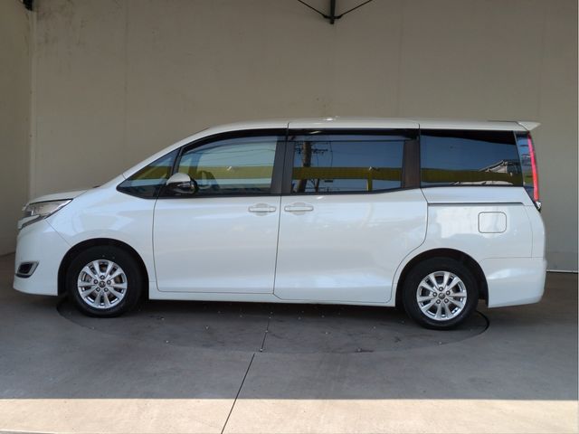 TOYOTA NOAH 2017 Image 31