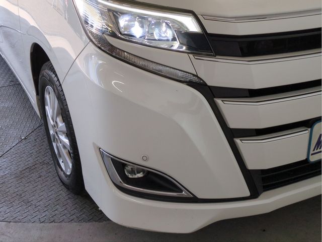 TOYOTA NOAH 2017 Image 31