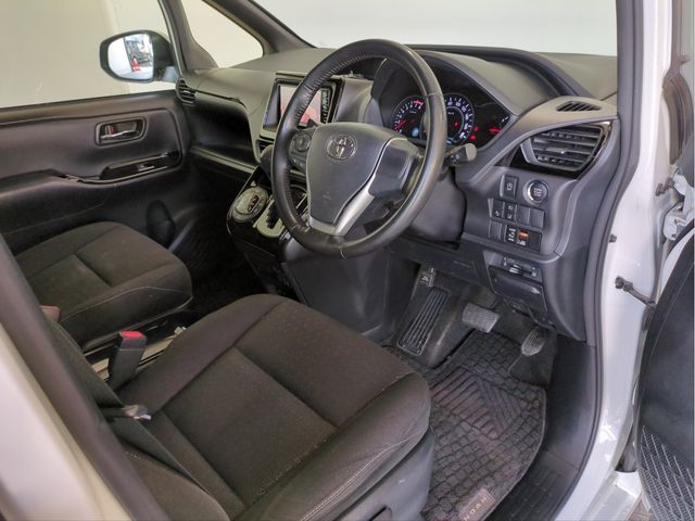 TOYOTA NOAH 2017 Image 31