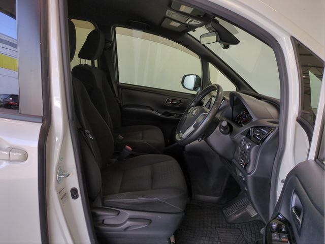 TOYOTA NOAH 2017 Image 31