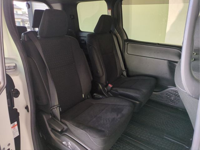 TOYOTA NOAH 2017 Image 31