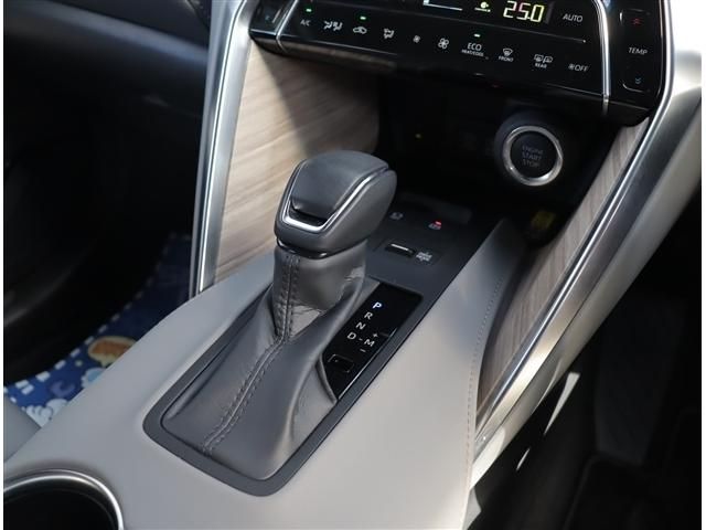 TOYOTA HARRIER 2WD 2023 Image 31