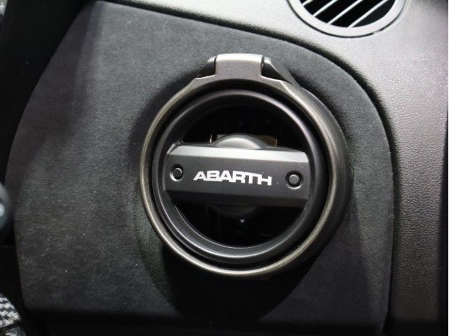 FIAT ABARTH 695 2023 Image 31
