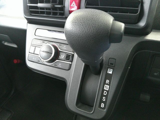 DAIHATSU TANTO 2022 Image 31