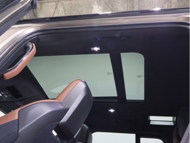 ROVER DEFENDER 2025 Image 31