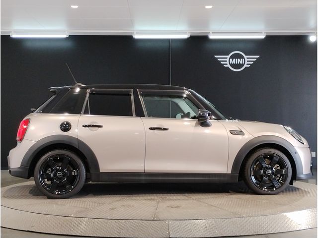 BMW MINI COOPER SD 5DOOR 2022 Image 31