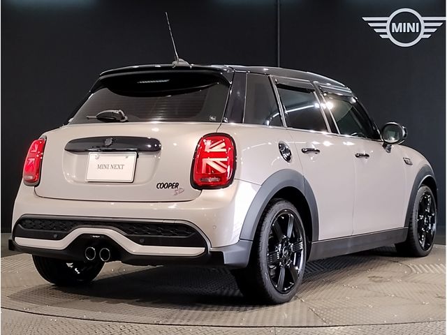 BMW MINI COOPER SD 5DOOR 2022 Image 31