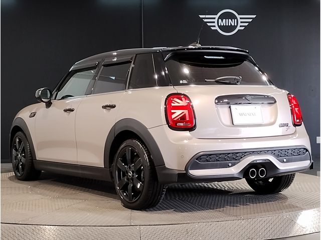 BMW MINI COOPER SD 5DOOR 2022 Image 31