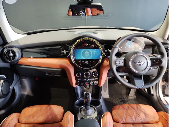 BMW MINI COOPER SD 5DOOR 2022 Image 31