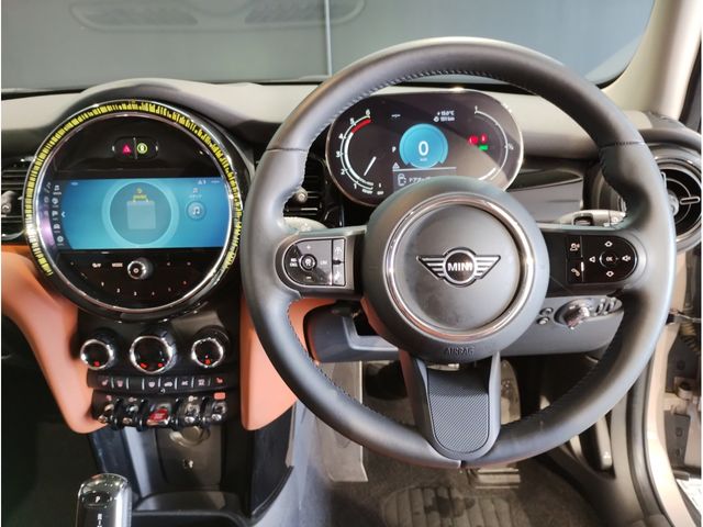 BMW MINI COOPER SD 5DOOR 2022 Image 31