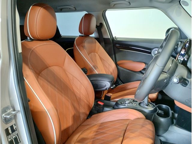 BMW MINI COOPER SD 5DOOR 2022 Image 31