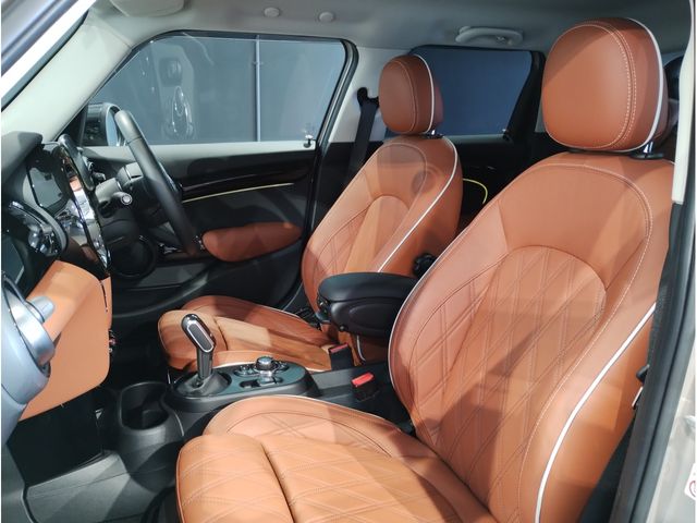 BMW MINI COOPER SD 5DOOR 2022 Image 31