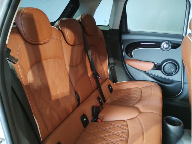 BMW MINI COOPER SD 5DOOR 2022 Image 31