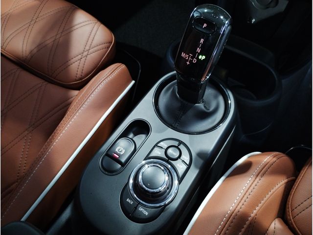 BMW MINI COOPER SD 5DOOR 2022 Image 31