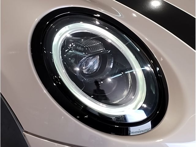 BMW MINI COOPER SD 5DOOR 2022 Image 31