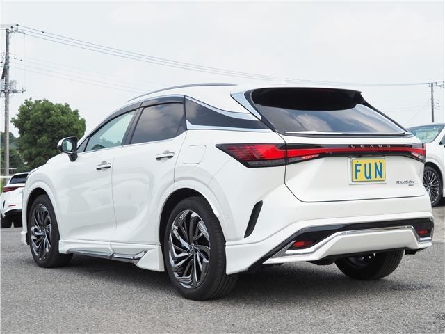 TOYOTA LEXUS RX450H+ 2023 Image 31