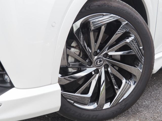 TOYOTA LEXUS RX450H+ 2023 Image 31