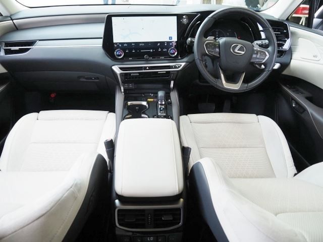 TOYOTA LEXUS RX450H+ 2023 Image 31