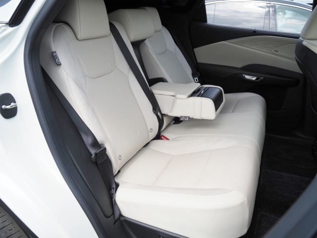 TOYOTA LEXUS RX450H+ 2023 Image 31