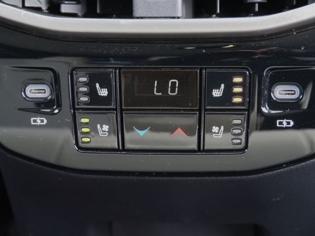 TOYOTA LEXUS RX450H+ 2023 Image 31