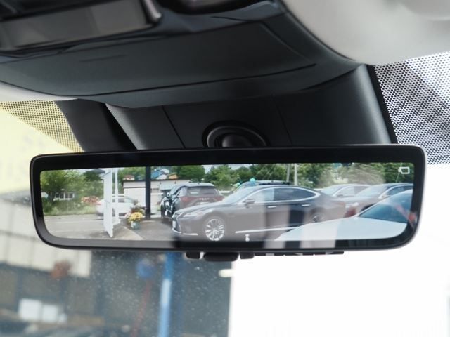 TOYOTA LEXUS RX450H+ 2023 Image 31