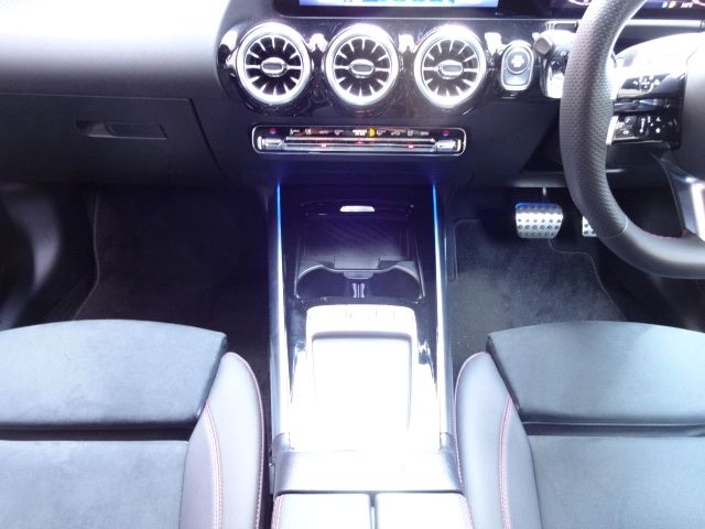 MERCEDES BENZ GLA CL 2025 Image 31