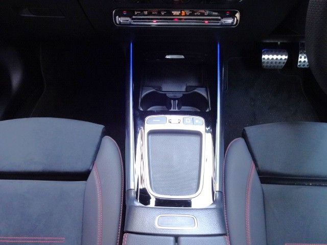 MERCEDES BENZ GLA CL 2025 Image 31