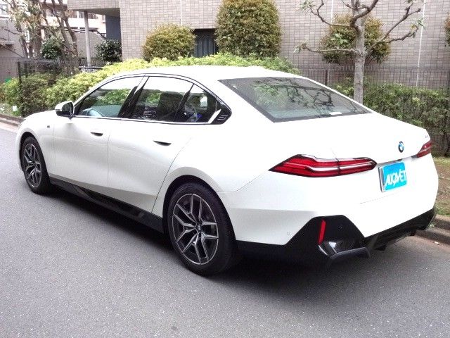 BMW 5SERIES SEDAN 2023 Image 31